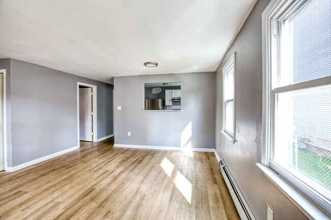 Building Photo - 12 Martin St