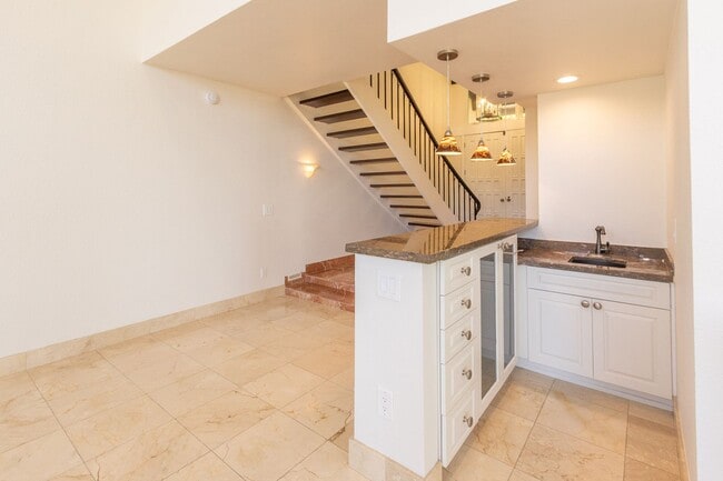 Building Photo - 4 Bedroom / 3 Bathroom Home With Panoramic...