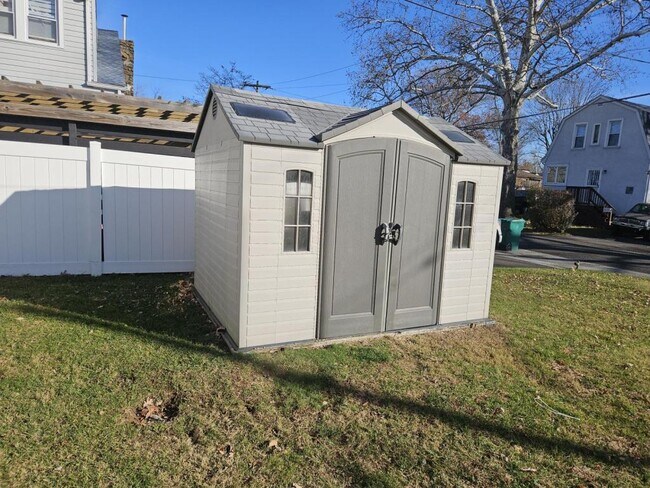 Building Photo - 414 Delaware Ave