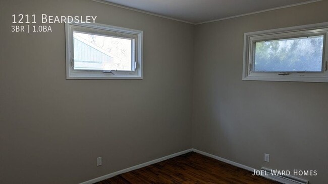 Building Photo - 3 Bedroom Home With A Fully Fenced In Yard