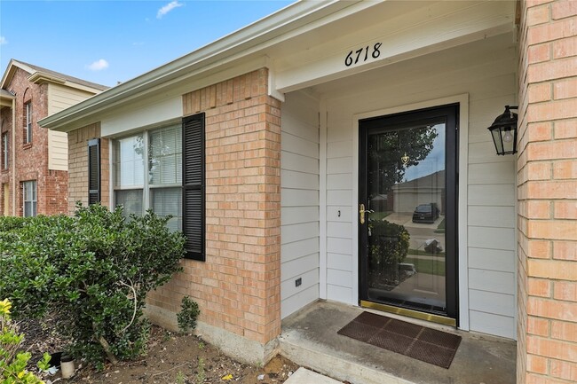 Building Photo - 6718 Ambercrest Dr