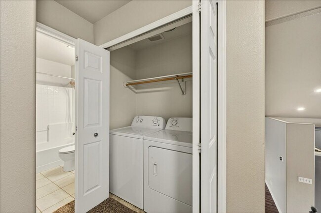 Building Photo - Comfortable Living in a Prime Central Boise Location