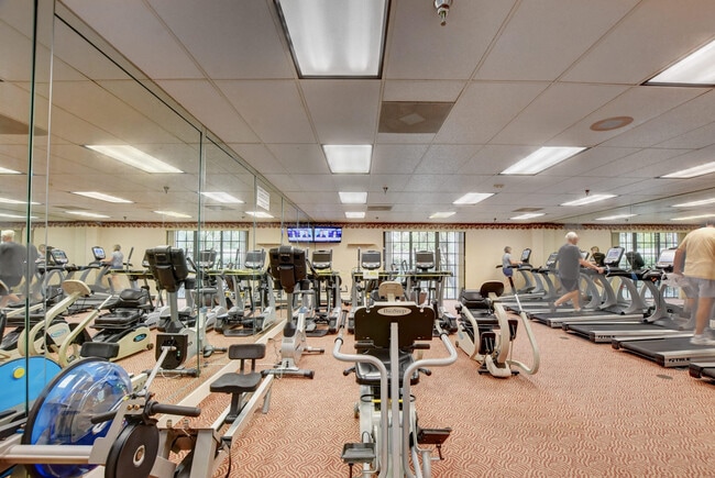 Building Photo - 7076 Huntington Ln