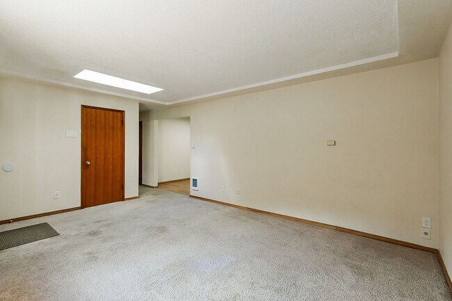 Building Photo - 4416 67th Ave W