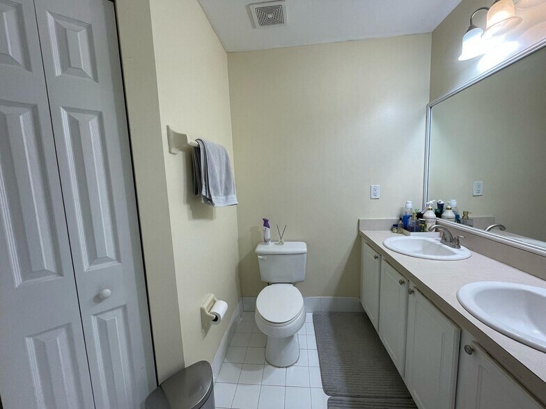 Building Photo - 4847 Palmbrooke Cir