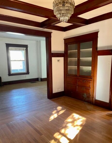 1924 original craftmanship wit built in china caginet - 25 Lenox Ave