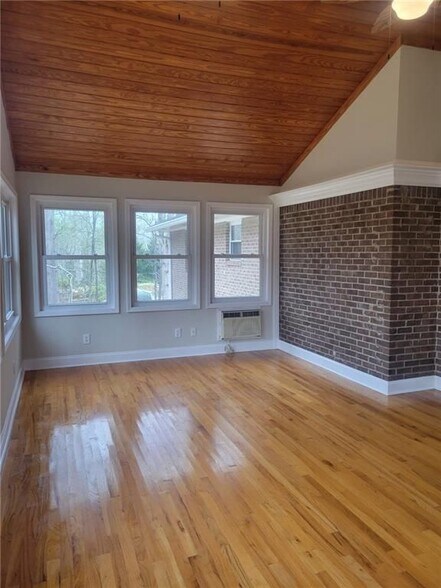 Building Photo - 3370 Westbrook Rd