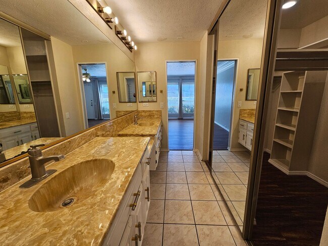 Building Photo - AVAILABLE NOW!