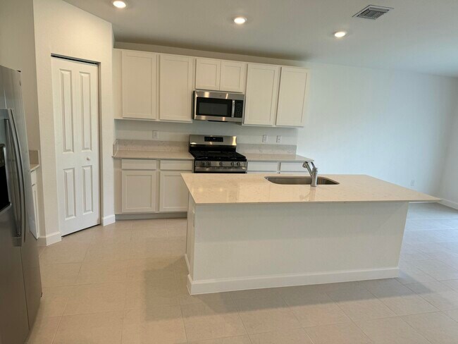 Building Photo - 10509 NW Suncrest Lp