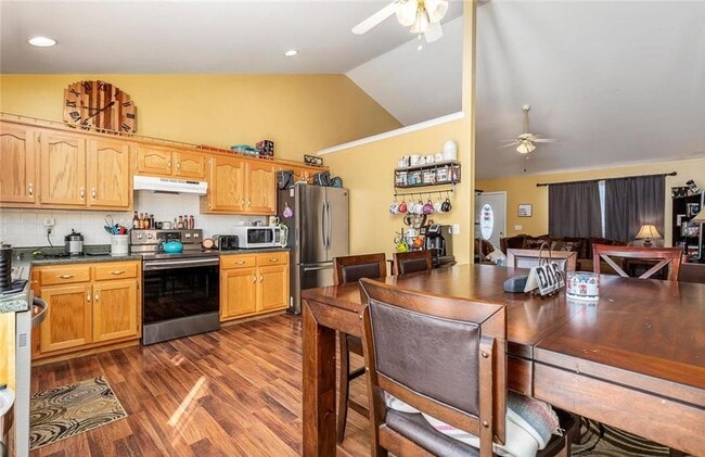 Building Photo - Beautiful 3 Bedroom, 2 Bathroom Home in No...