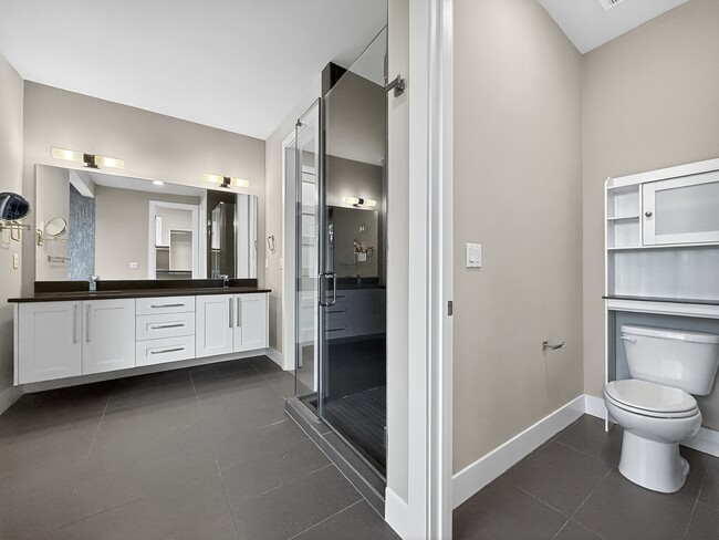 Building Photo - 2821 Garden Ave N