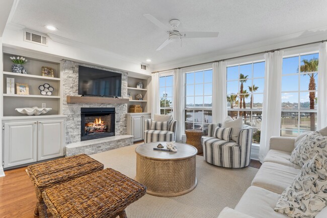 Building Photo - Oak Cove Condo