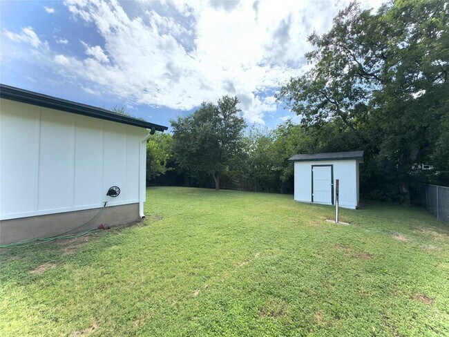 Building Photo - 2206 Spring Breeze Dr