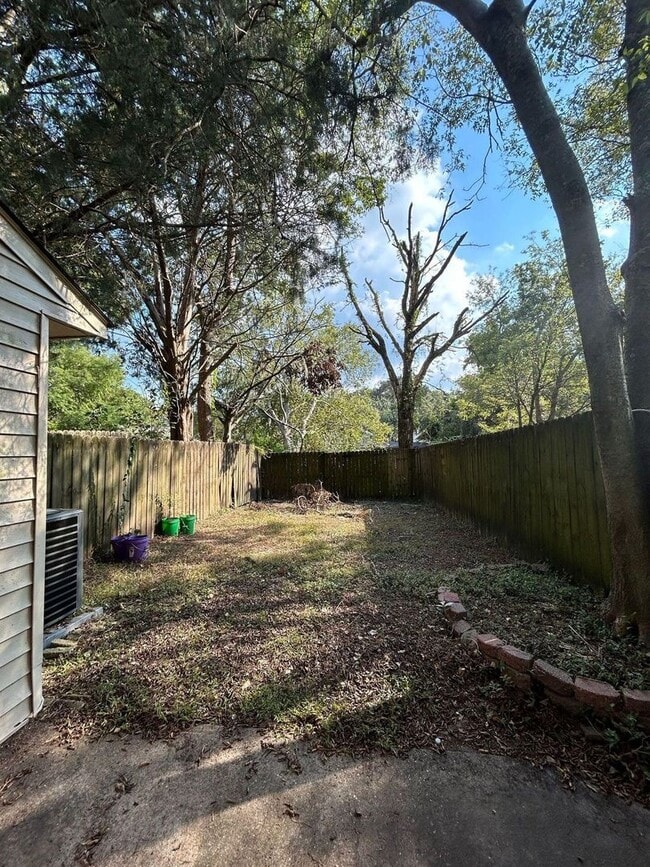 Building Photo - Available Now 3Br Townhome Ashely Villas