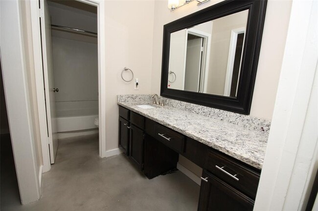 Building Photo - 7825 Beauregard Cir