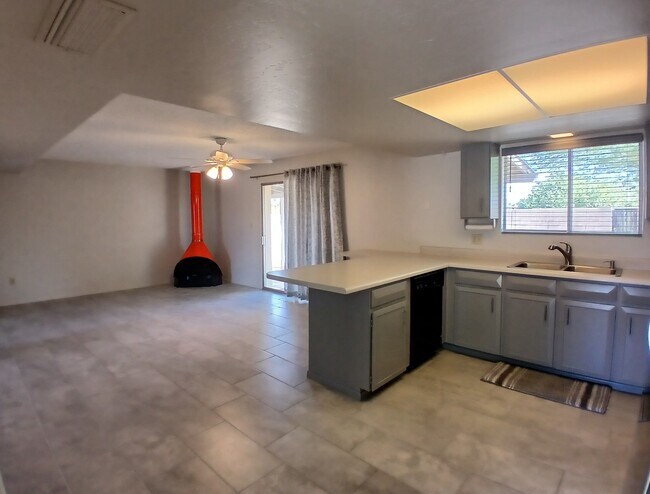 Building Photo - 3515 E Cortez St