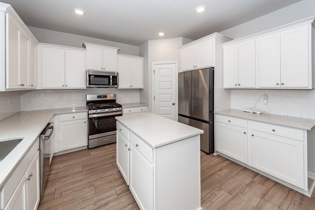 Building Photo - 4 Bedroom, 2.5 Bathroom Home in Cane Bay Plantation - Summerville