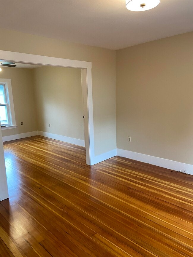 Building Photo - 1354 River Rd