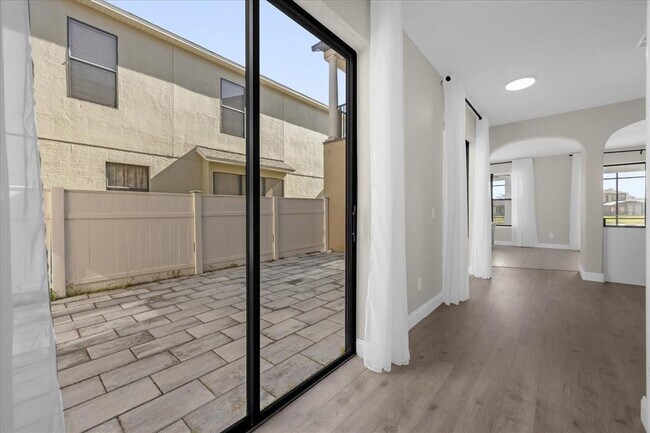 Building Photo - 9657 Moss Rose Way