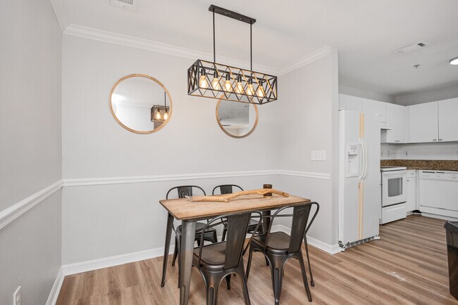 Dining - 3591 Kernan Blvd S