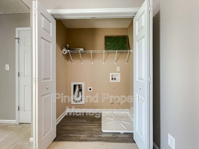 Building Photo - 395 Americana Dr