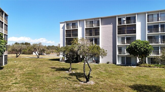 Building Photo - 8740 N Sherman Cir