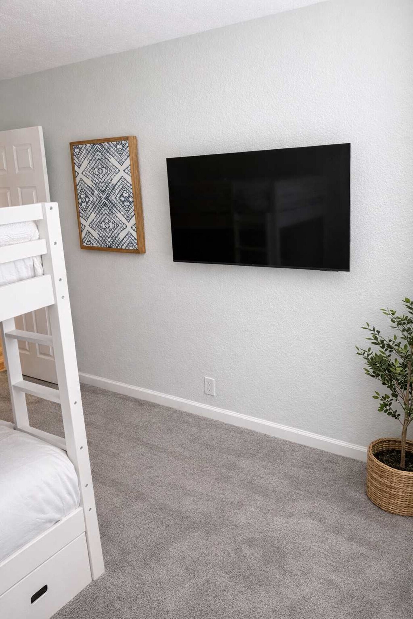 Building Photo - 2850 Columbus Way