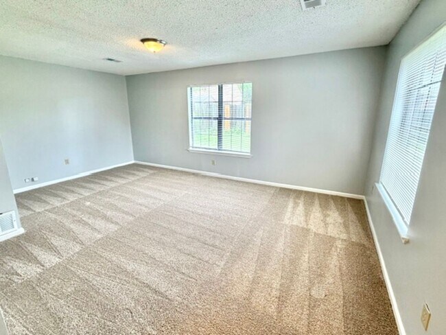 Building Photo - 5435 Gardendale St