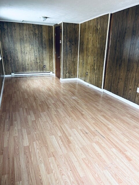 Building Photo - 209 Maple St