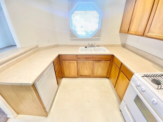 Building Photo - CHARMING SOUTHWEST LAS VEGAS CONDO WITH COMMUNITY AMENITIES