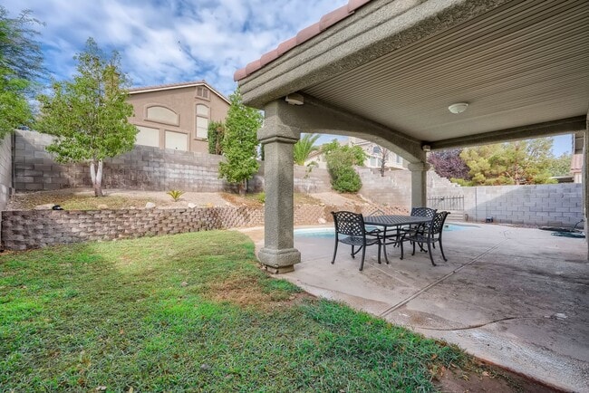 Building Photo - Amazingly beautiful one story house in Summerlin with pool!