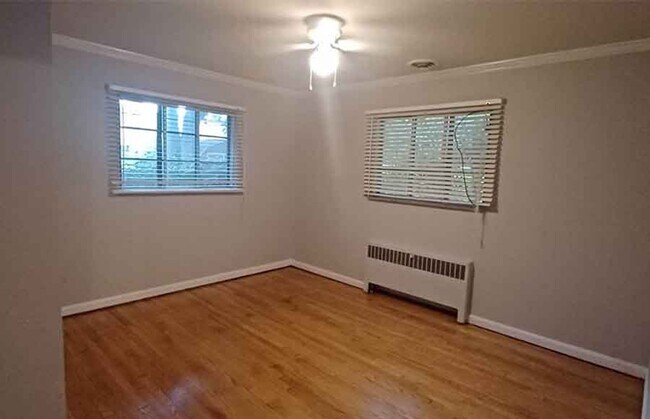 Building Photo - 1342 Spring Lawn Ave