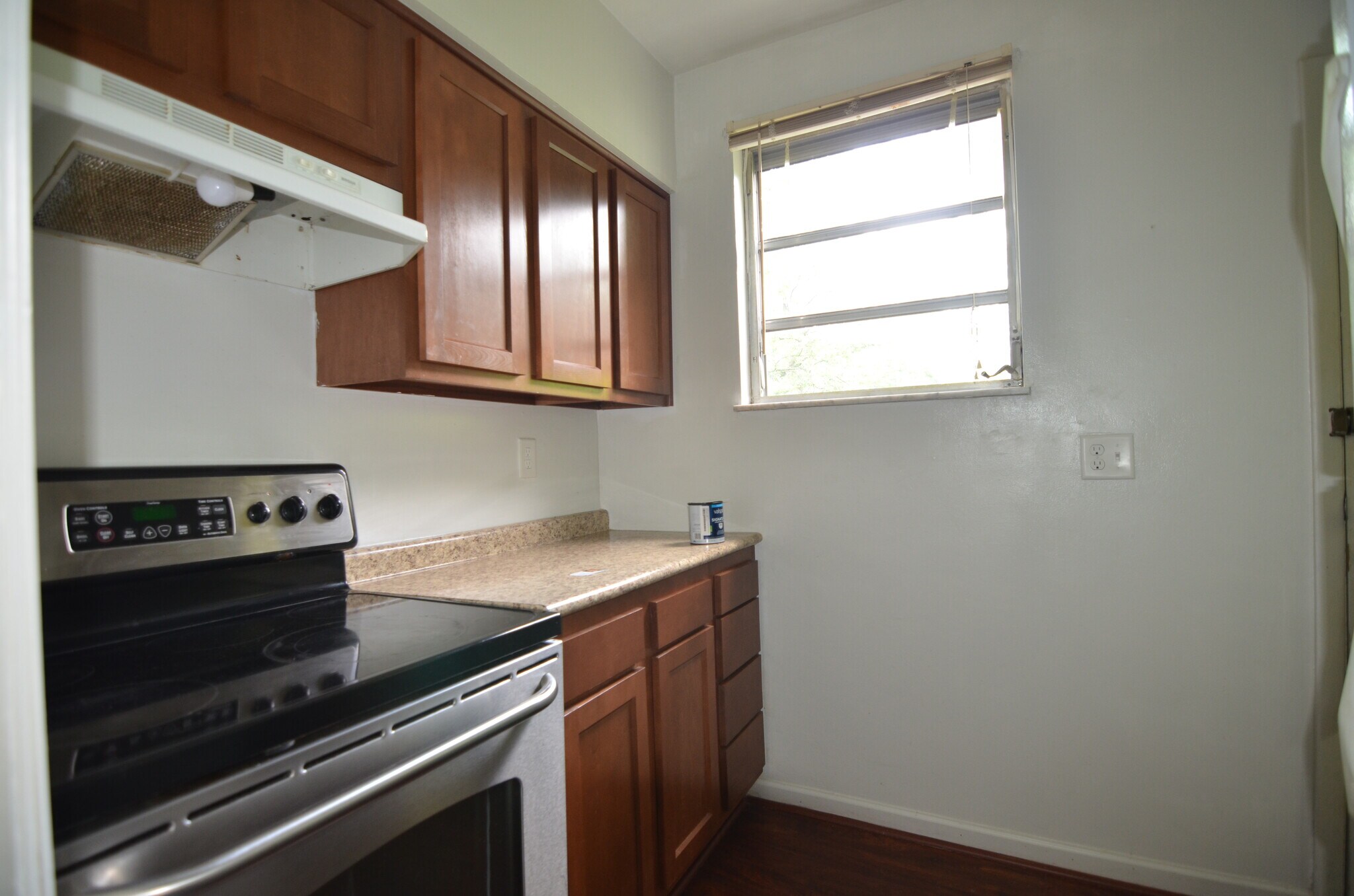 Building Photo - 1085 Church Ave