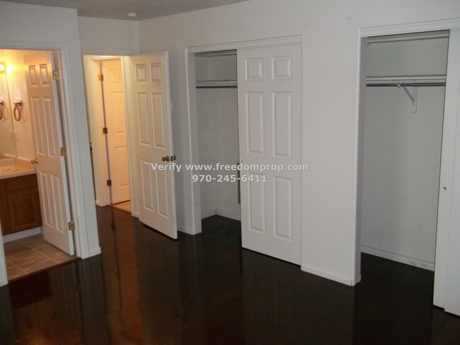 Building Photo - Three Bedroom Home with primary bedroom on...