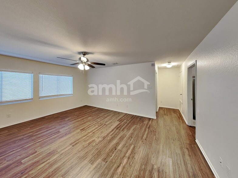 Building Photo - 9246 Silver Vista