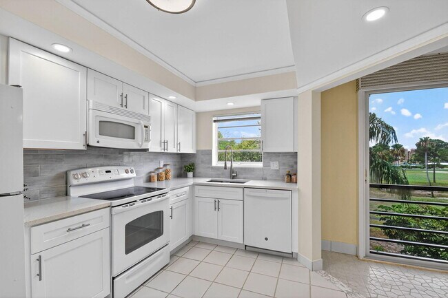 Building Photo - 3810 Via Poinciana