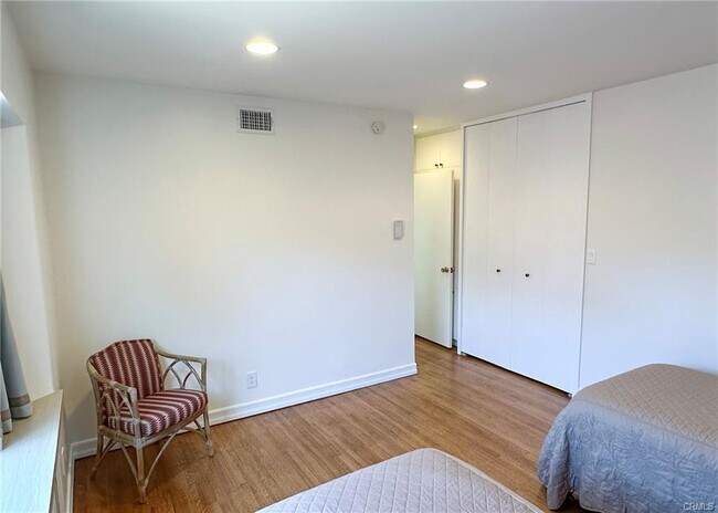 Building Photo - 10781 Lindbrook Dr