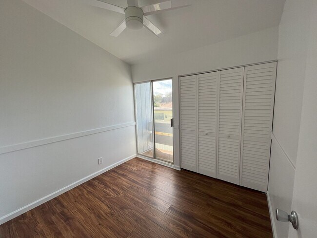 Building Photo - Renovated 3 bedroom, 2.5 bath split level ...