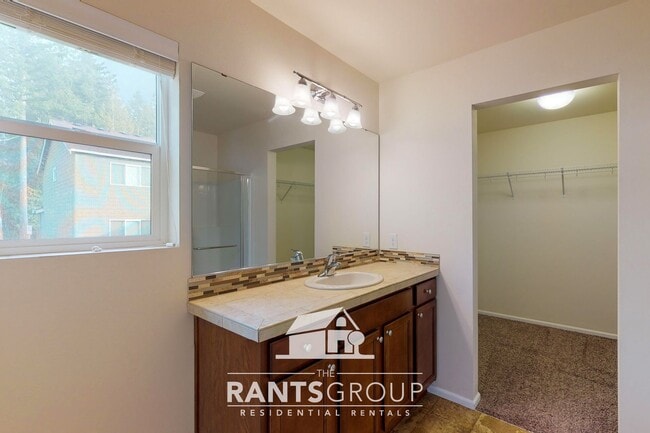 Building Photo - Beat the Heat in this Fantastic Home in Tu...