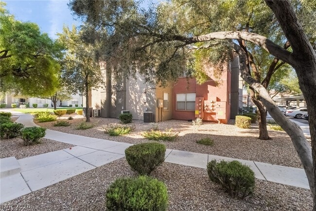 Building Photo - 8000 W Badura Ave