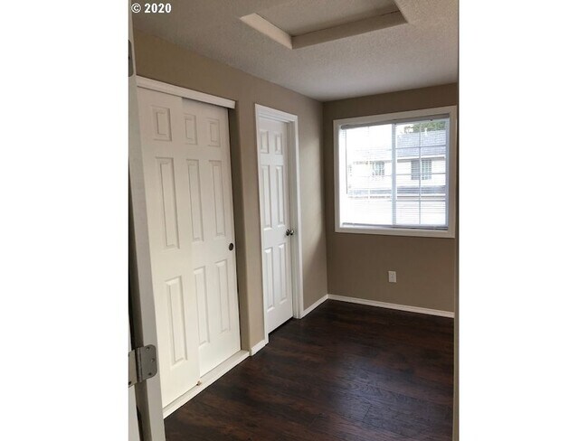 1-1b1b-1 Room1 - 16049 SE Caruthers St