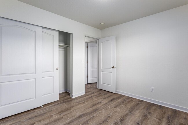 Building Photo - Tranquil Retreat in Trailside