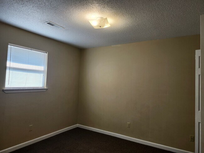 Building Photo - 101 Lytle Rd