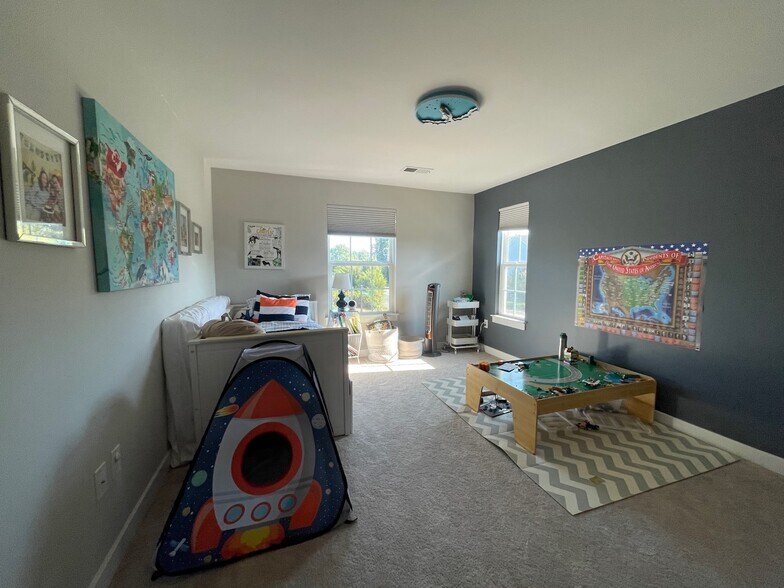 Building Photo - 3007 Sun Valley Dr