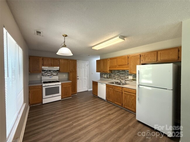 Building Photo - 6021 Black Bear Ct