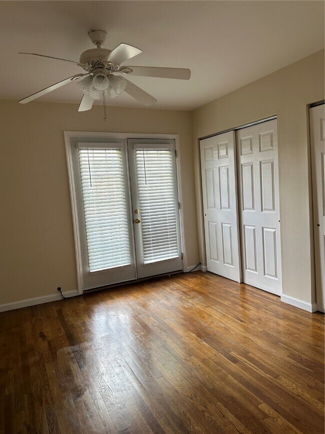 Building Photo - 1126 Rue La Chelle Walk