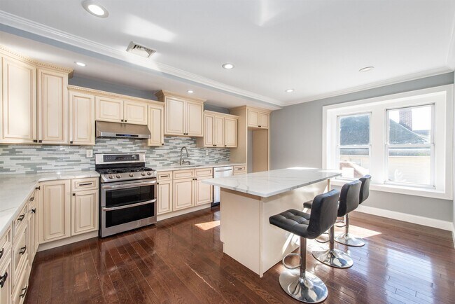 Primary Photo - 894 AVENUE C