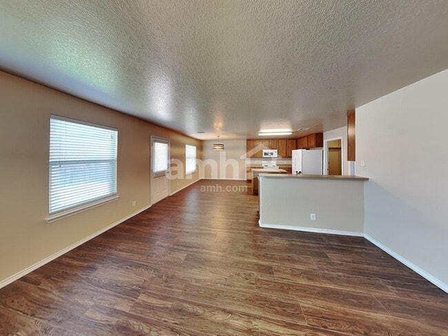 Building Photo - 104 Harness Ln