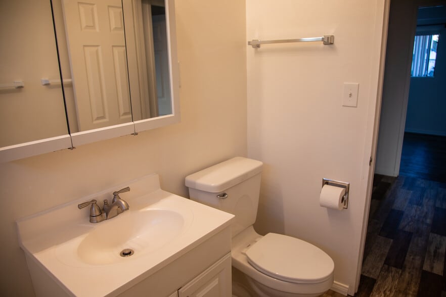 Building Photo - 3292 Karok Ave