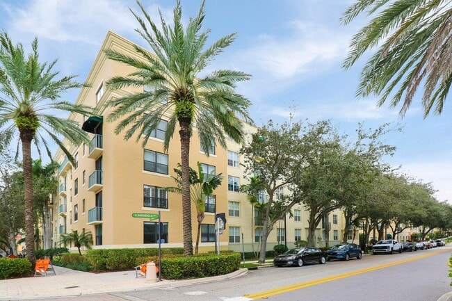 Building Photo - 630 S Sapodilla Ave